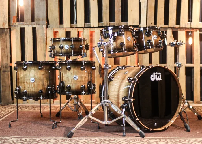 DW Collector’s Maple SSC Candy Black Burst over Heartwood Curly Maple Drum Set – 22,10,12,14,16,14sn – SO#1391933