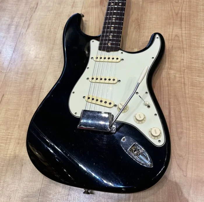Fender Custom Shop Beatle Spec ’64 Relic Stratocaster with Matching Headstock Lennon Black