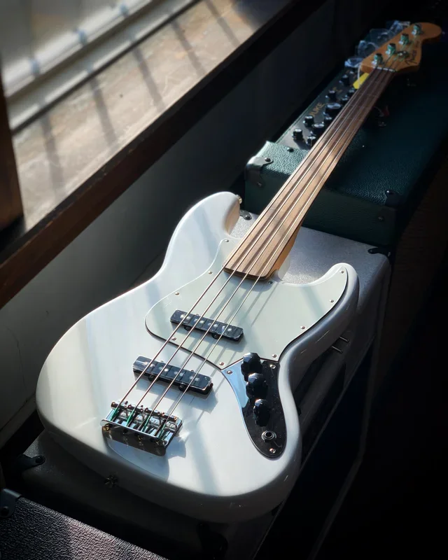 Fender Player Jazz Bass, Fretless, Polar White