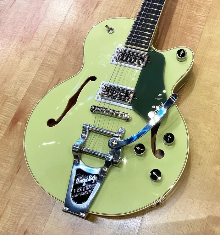 Gretsch G6659T Players Edition Broadkaster Jr. Center Block Single-Cut with Bigsby (Two-Tone Smoke Green)
