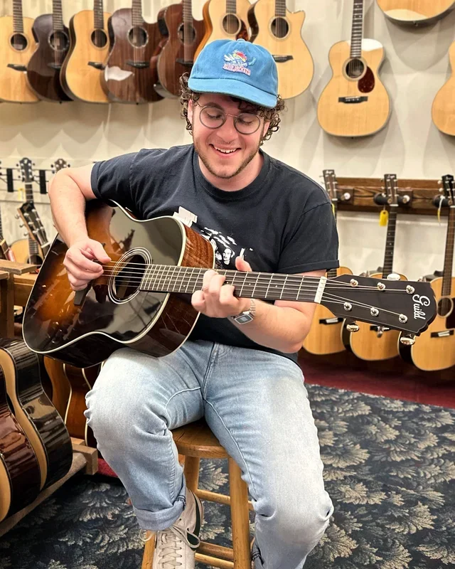 Guild Memoir Series DS-240 Slope Shoulder Dreadnought Acoustic Guitar
