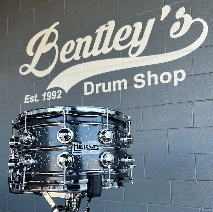 Herch Percussion Banda 8×14 ” Hand Engraved Black Steel Snare Drum w/ Free Case
