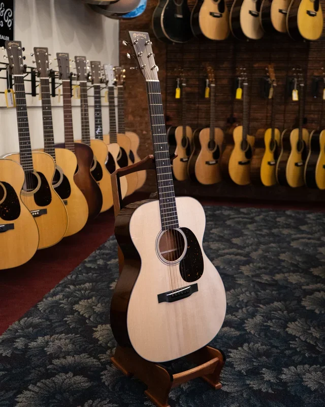 Martin Custom Shop 000-18 Authentic 1937 Guitar & Case