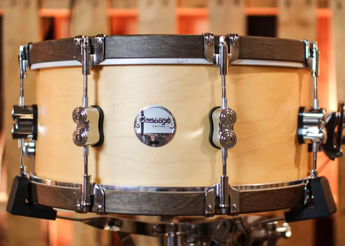 PDP 6.5×14 Concept Classic Natural Stain w/ Walnut Hoops Snare Drum – PDCC6514SSNW