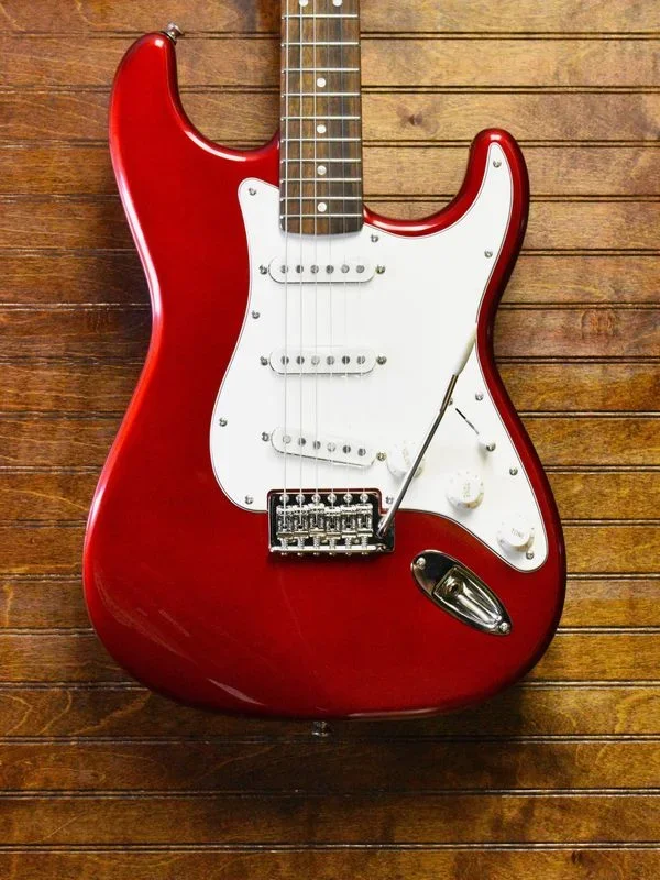 SQUIER CLASSIC VIBE 60’S STRATOCASTER CANDY APPLE RED