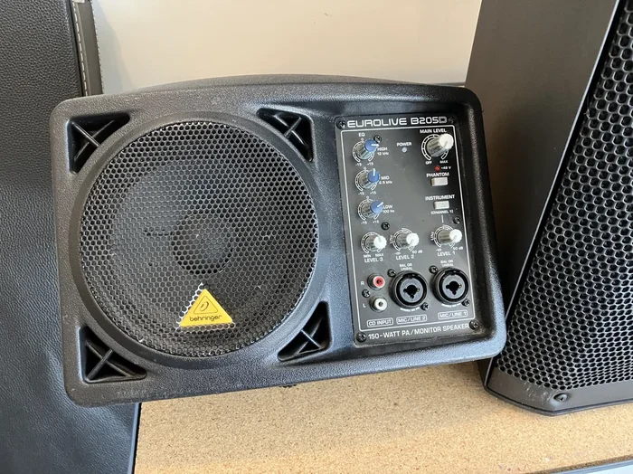 Used Behringer B205 monitor